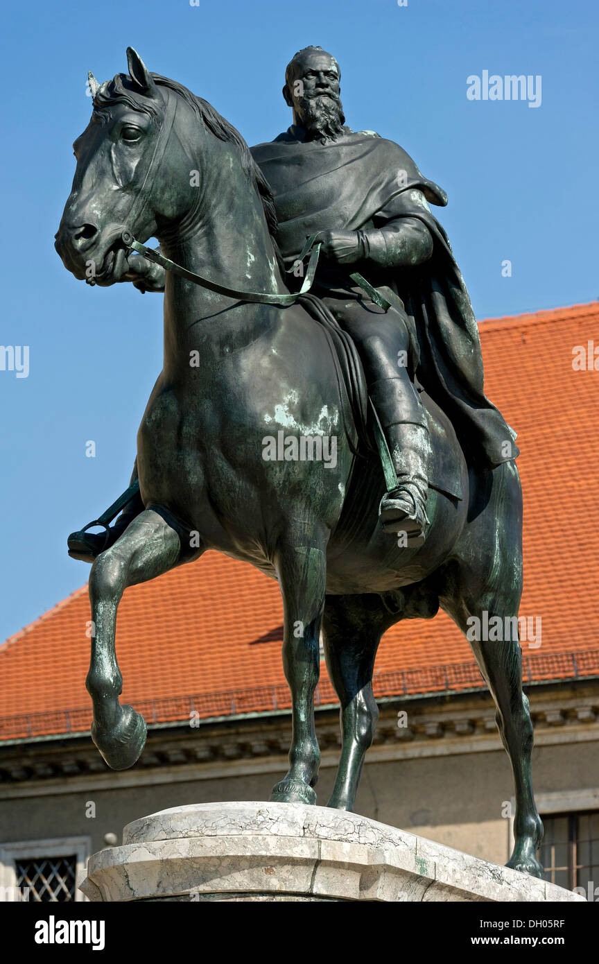 Statue équestre en bronze de Prince Regent Luitpolt par Adolf von Hildebrand et Theodor Georgii, musée national bavarois Banque D'Images