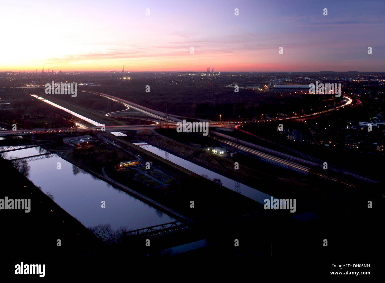 Les routes publiques dans la Ruhr, Rhine-Herne Emscher, Canal 42, autoroute, Oberhausen, Ruhr, Rhénanie du Nord-Westphalie Banque D'Images