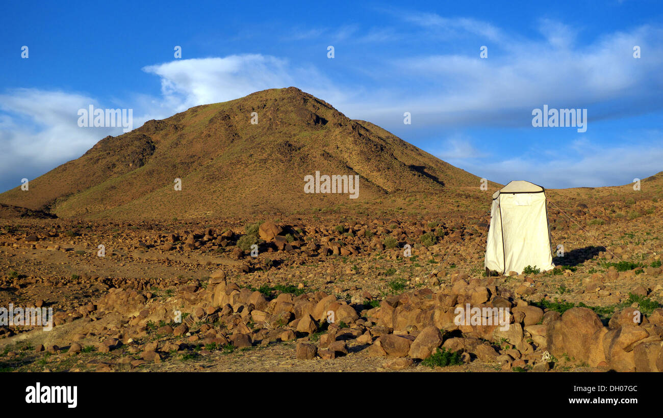 Camping sauvage les randonneurs à Afoughal, Jebel Sabro, Maroc Banque D'Images