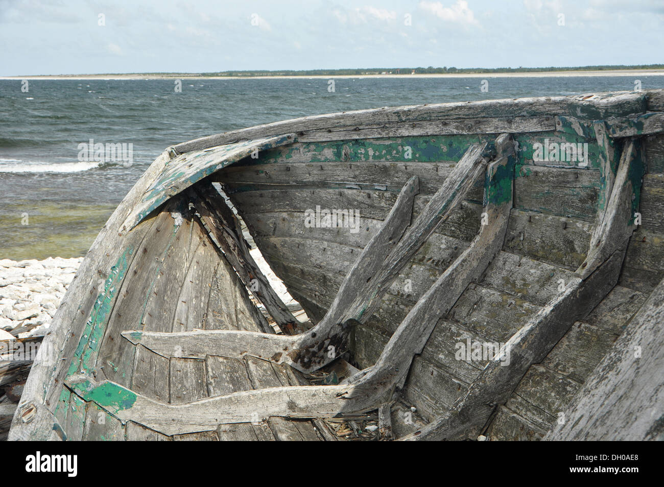 C'est un vieux bateau épave gisant sur fårö Gotland en Suède. Banque D'Images