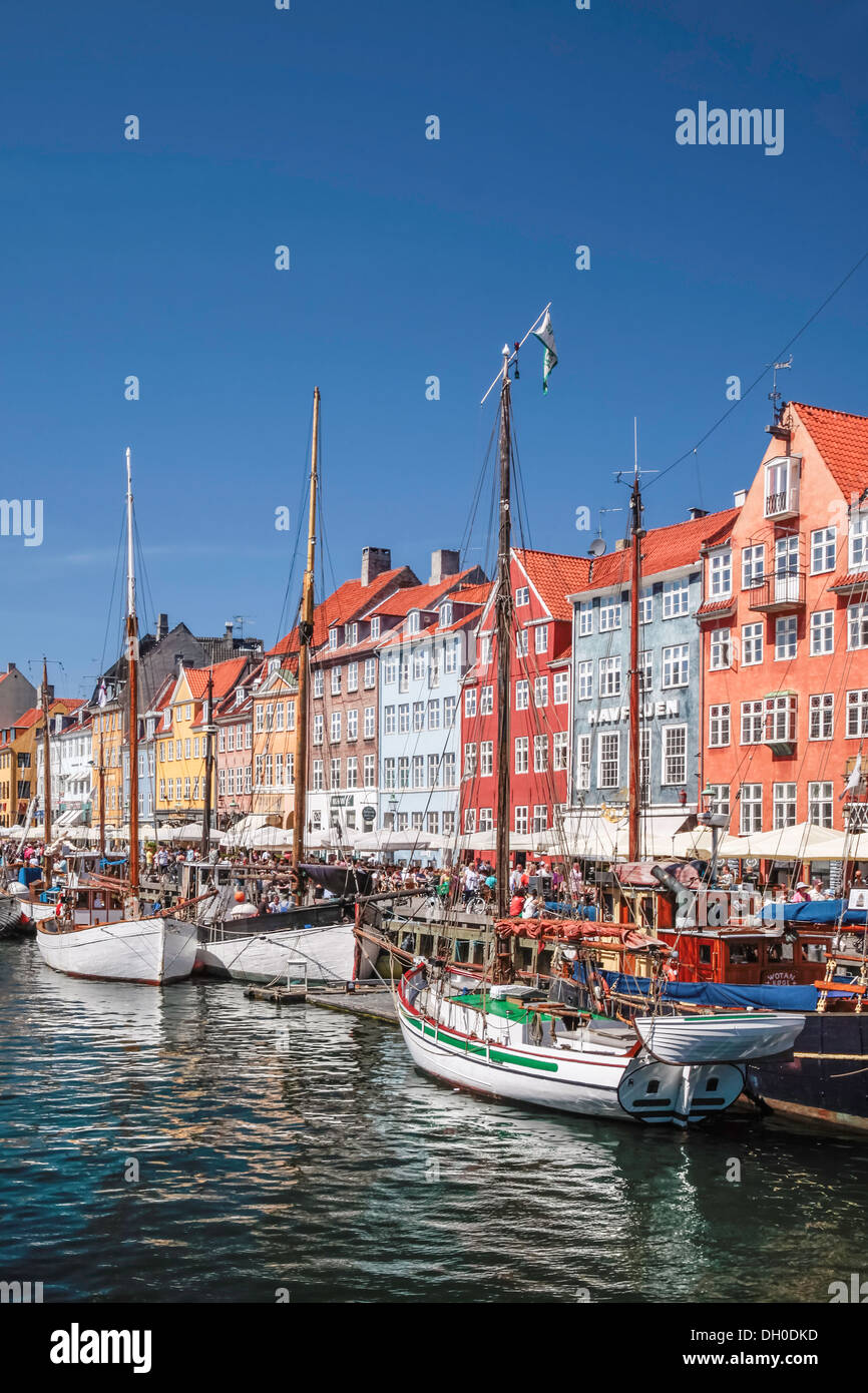 Vieux bateaux et maisons colorées de Nyhavn à Copenhague, Danemark Banque D'Images