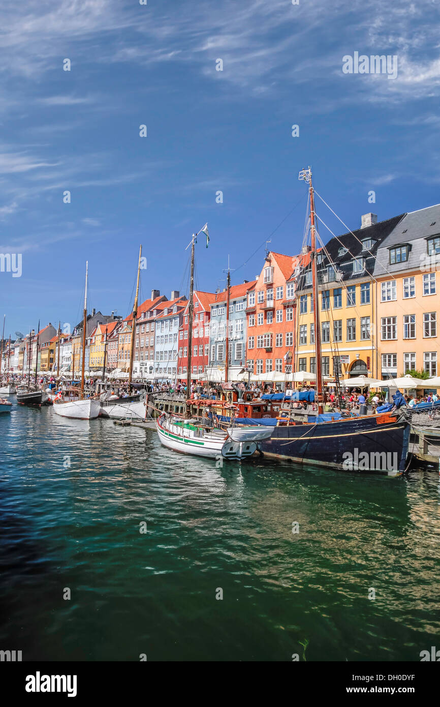 Vieux bateaux et maisons colorées de Nyhavn à Copenhague, Danemark Banque D'Images