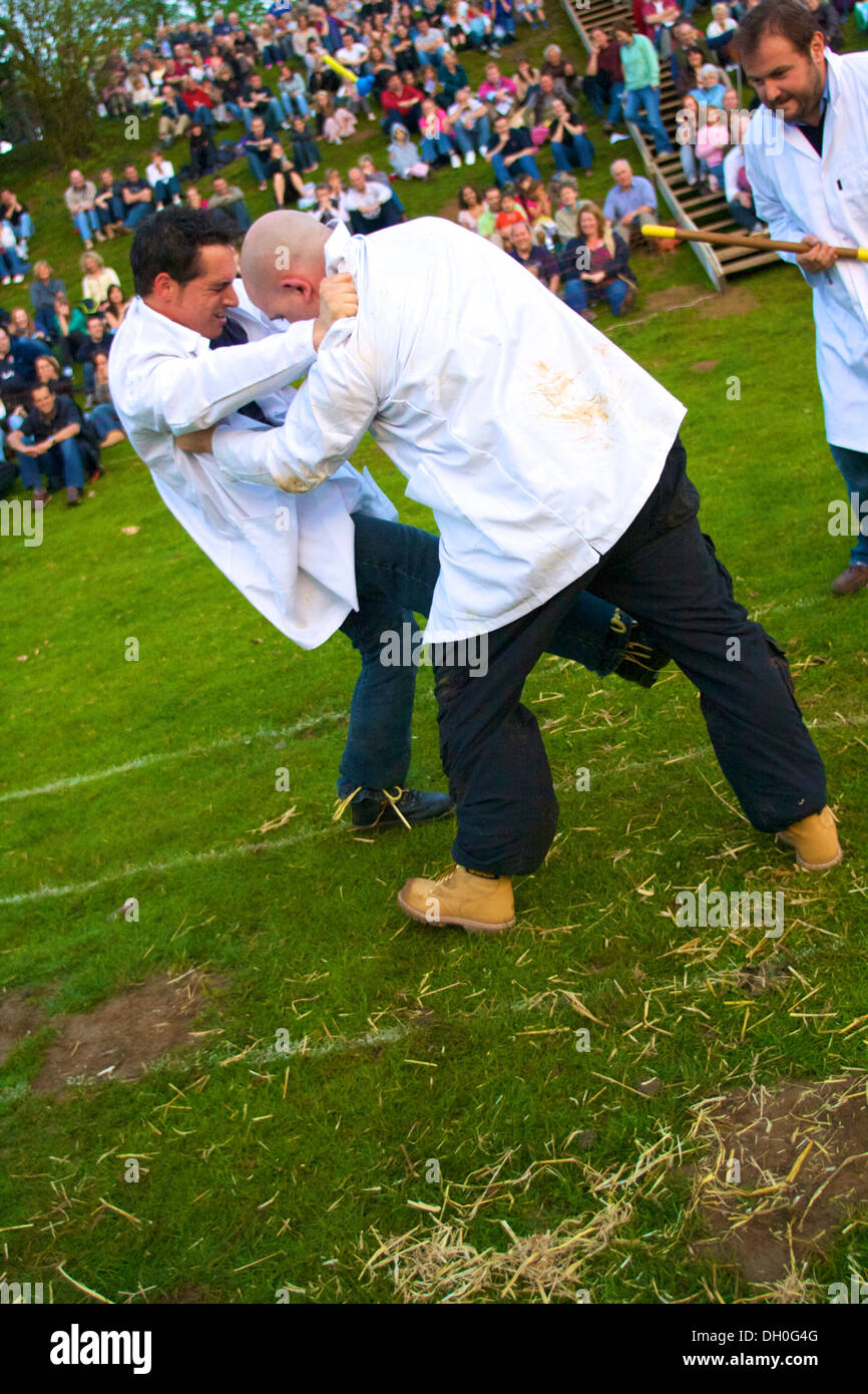 Shin Kicking Contest, Robert Dover's Cotswold Olimpicks, Chipping Camden, Gloucestershire, Angleterre Banque D'Images