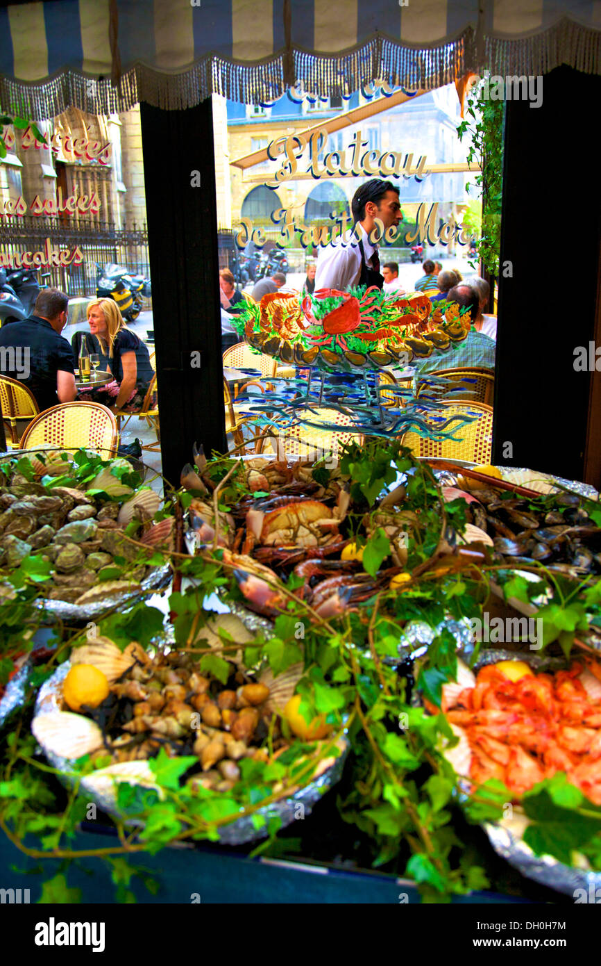 Restaurant en plein air au quartier Latin, Paris, France Banque D'Images