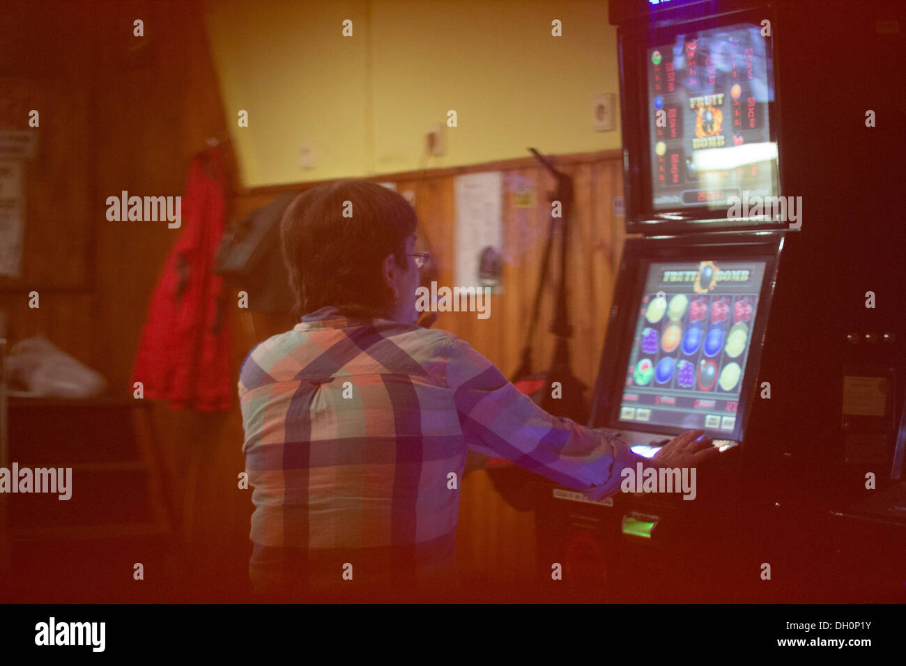 Un joueur de casino, République tchèque, pays avec la plus forte densité de machines de jeu Banque D'Images