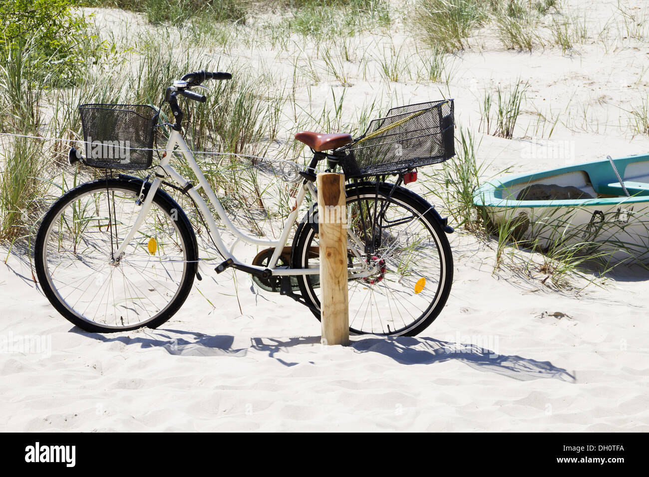Un tour à vélo à la plage Banque D'Images