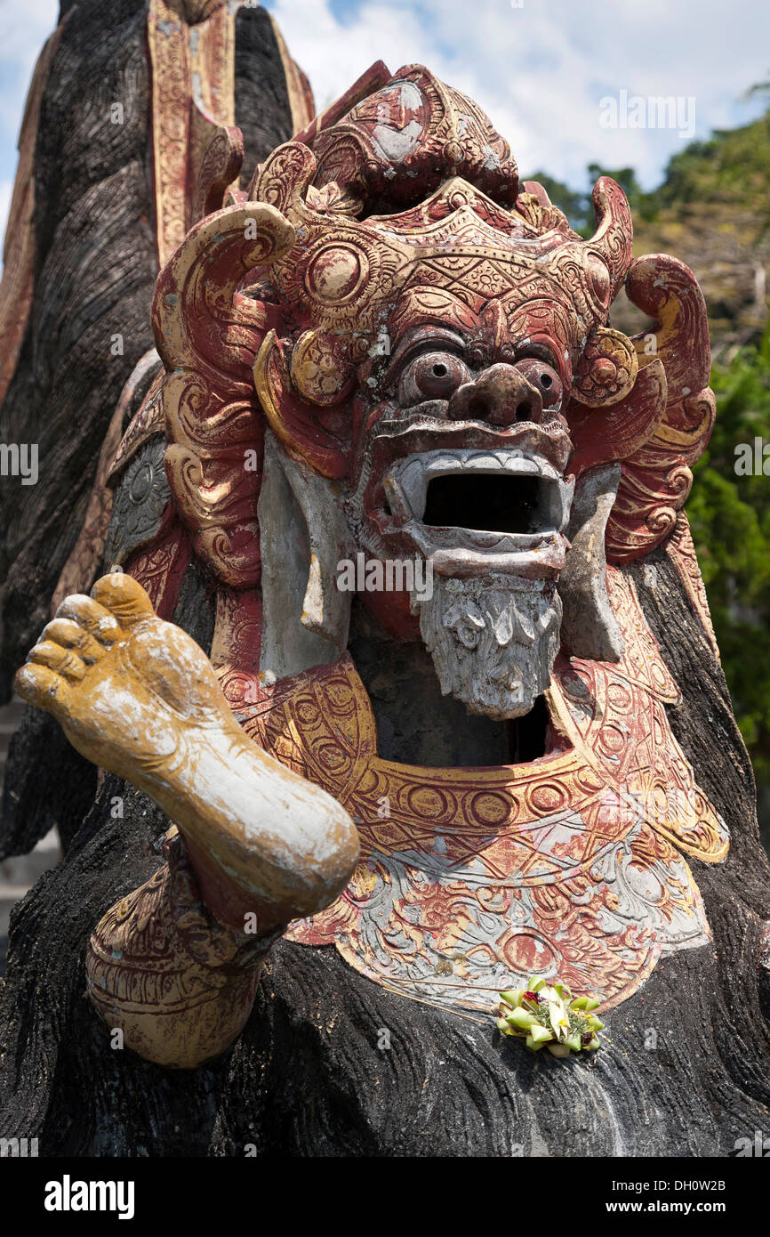 Guardian figure avec un sacrifice, l'Hindouisme, Bali, Indonésie, Asie du Sud, Asie Banque D'Images