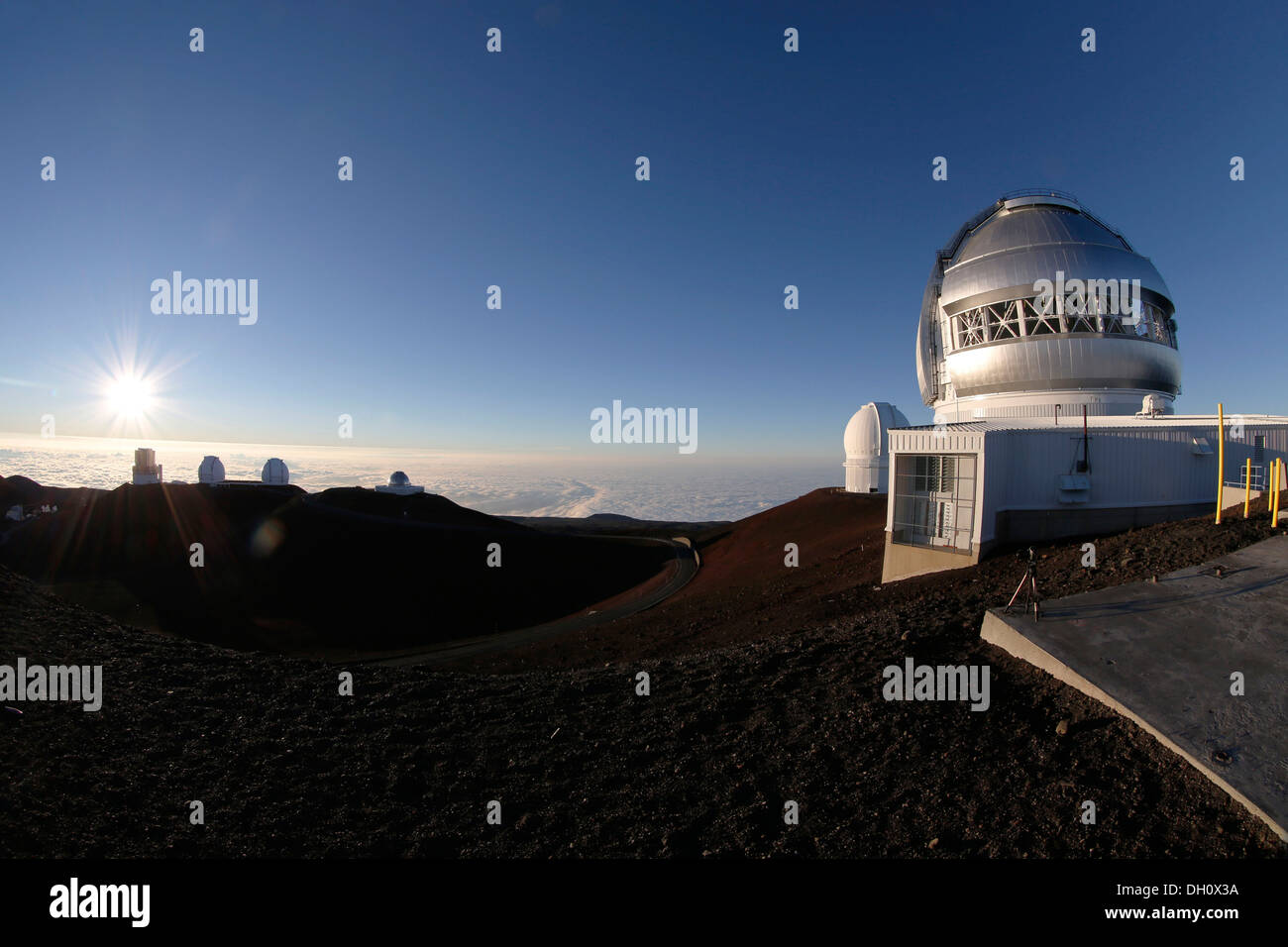 Télescope sur le sommet du Mauna Kea volcan bouclier, Big Island, Hawaii, USA Banque D'Images