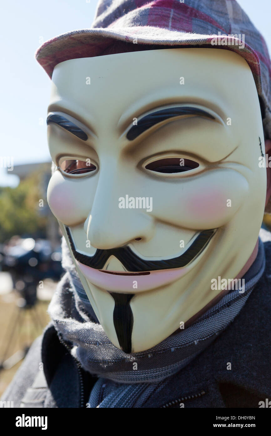 Homme portant un masque Anonyme Banque D'Images