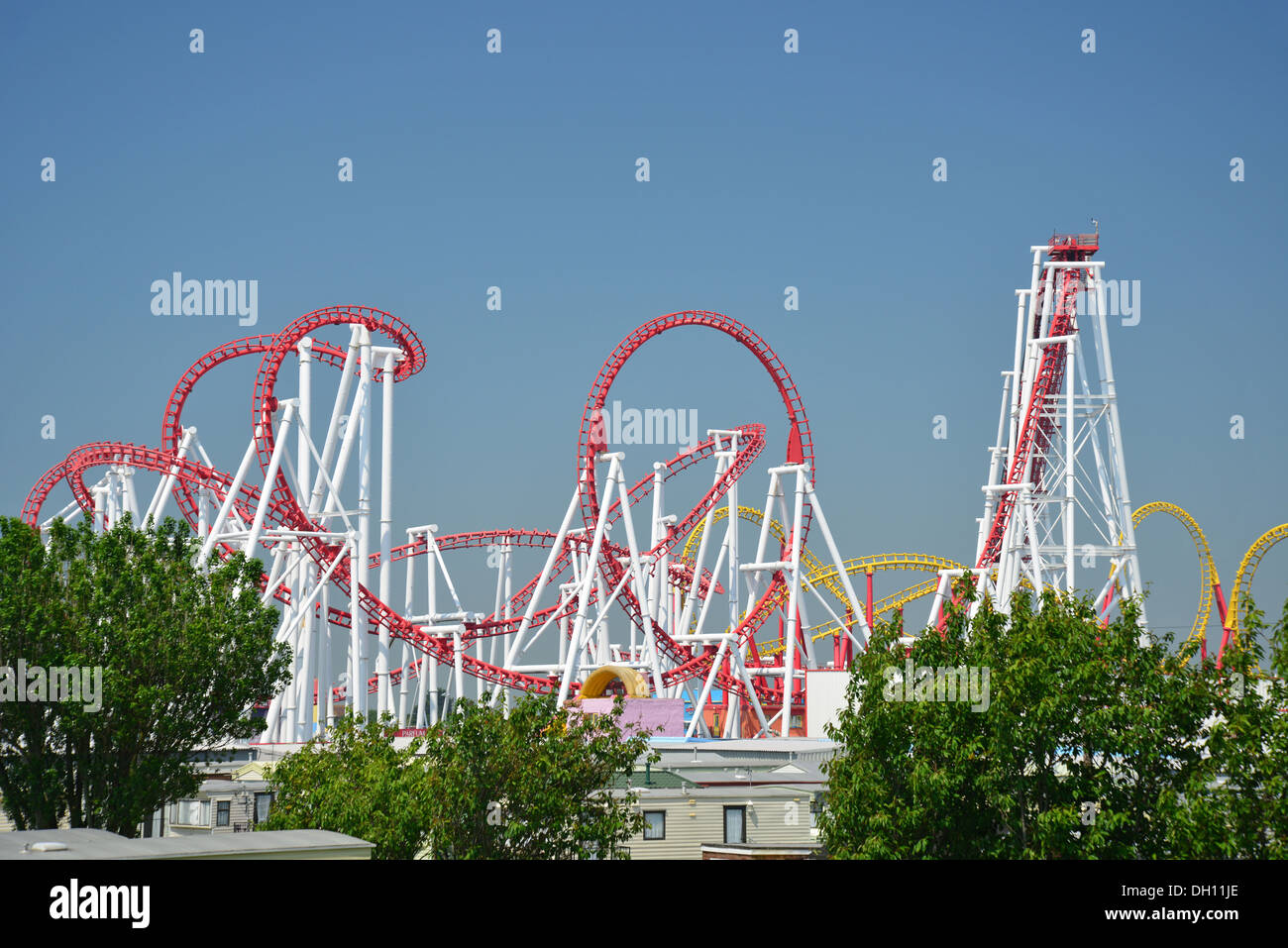 Le Millenium Rollercoaster à Fantasy Island, parc à thème, Ingoldmells Skegness, Lincolnshire, Angleterre, Royaume-Uni Banque D'Images