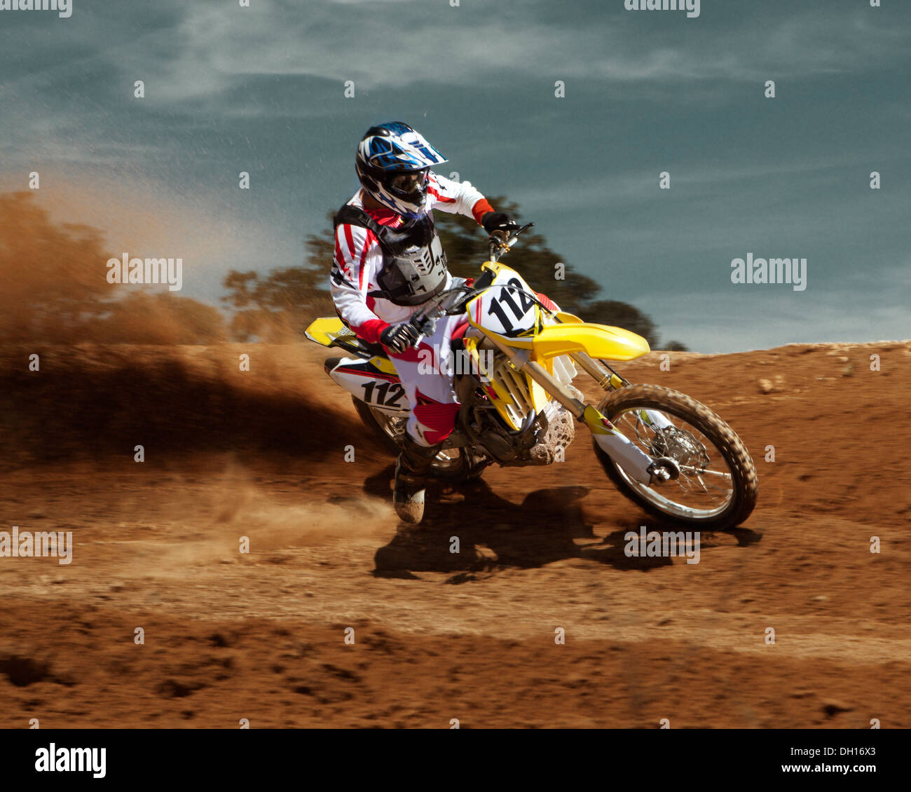 Caucasian dirt bike rider on course Banque D'Images