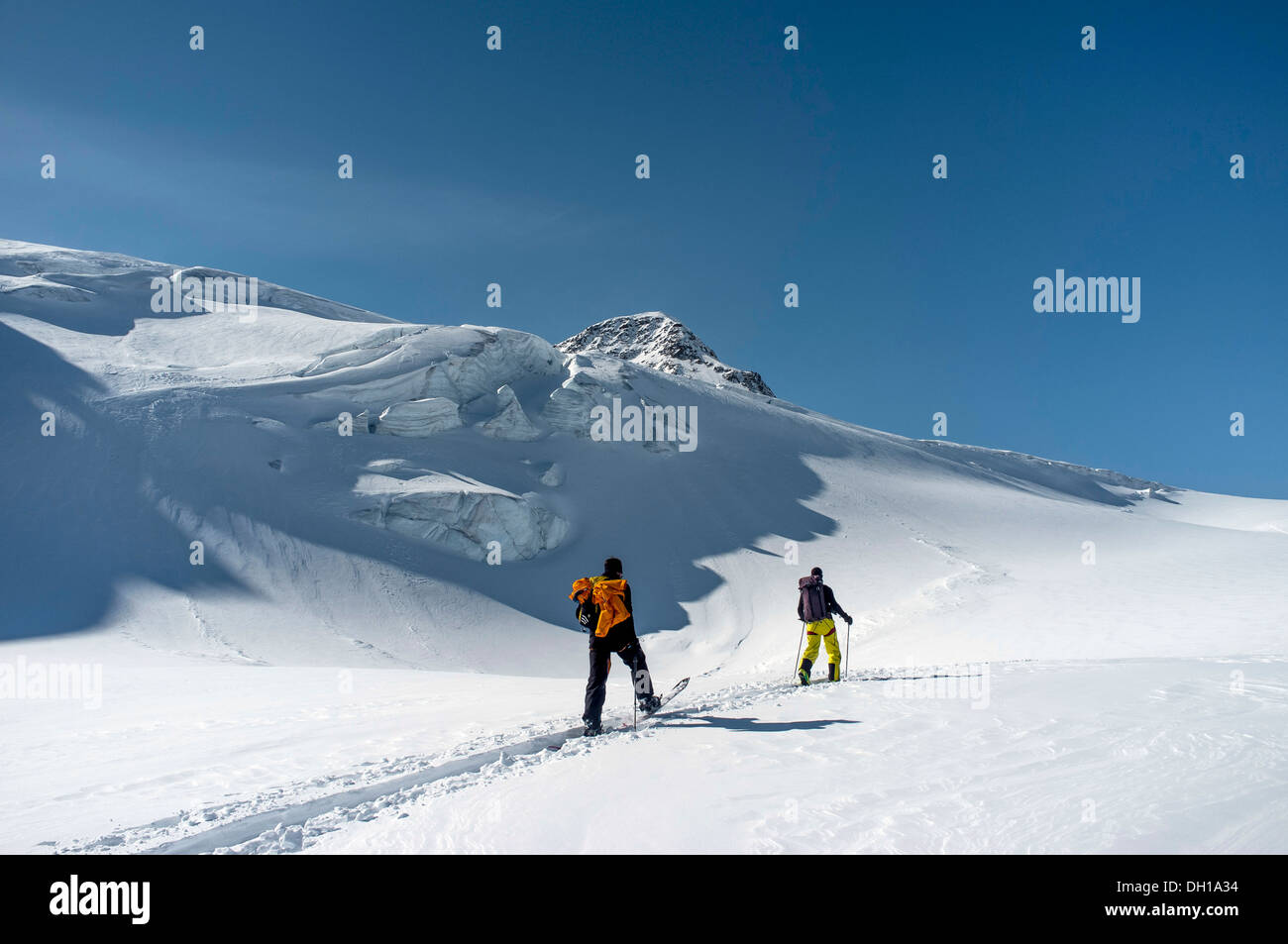 Deux personnes de l'arrière-pays, ski Alpes européennes, Tyrol, Autriche Banque D'Images