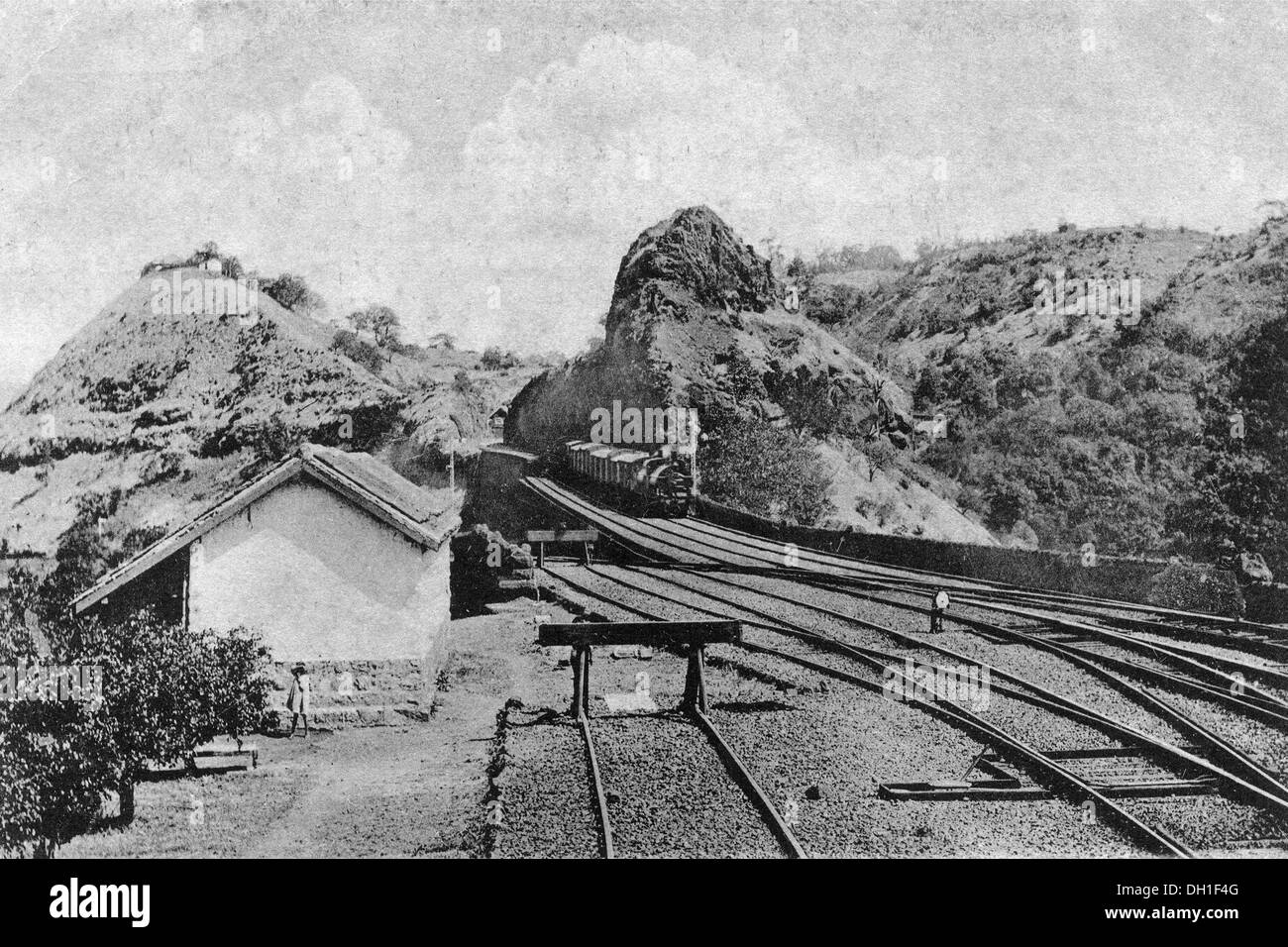 Old vintage photo de train station de recul Quepem maharashtra Inde Banque D'Images