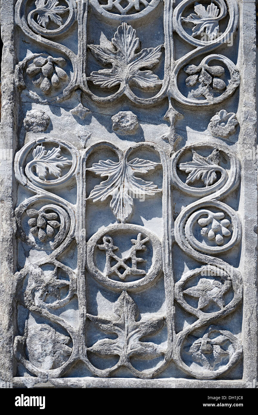 Détail de sixième siècle piliers d'Acre avec bas-relief oriental des dessins géométriques. La Basilique St Marc, à Venise. Banque D'Images