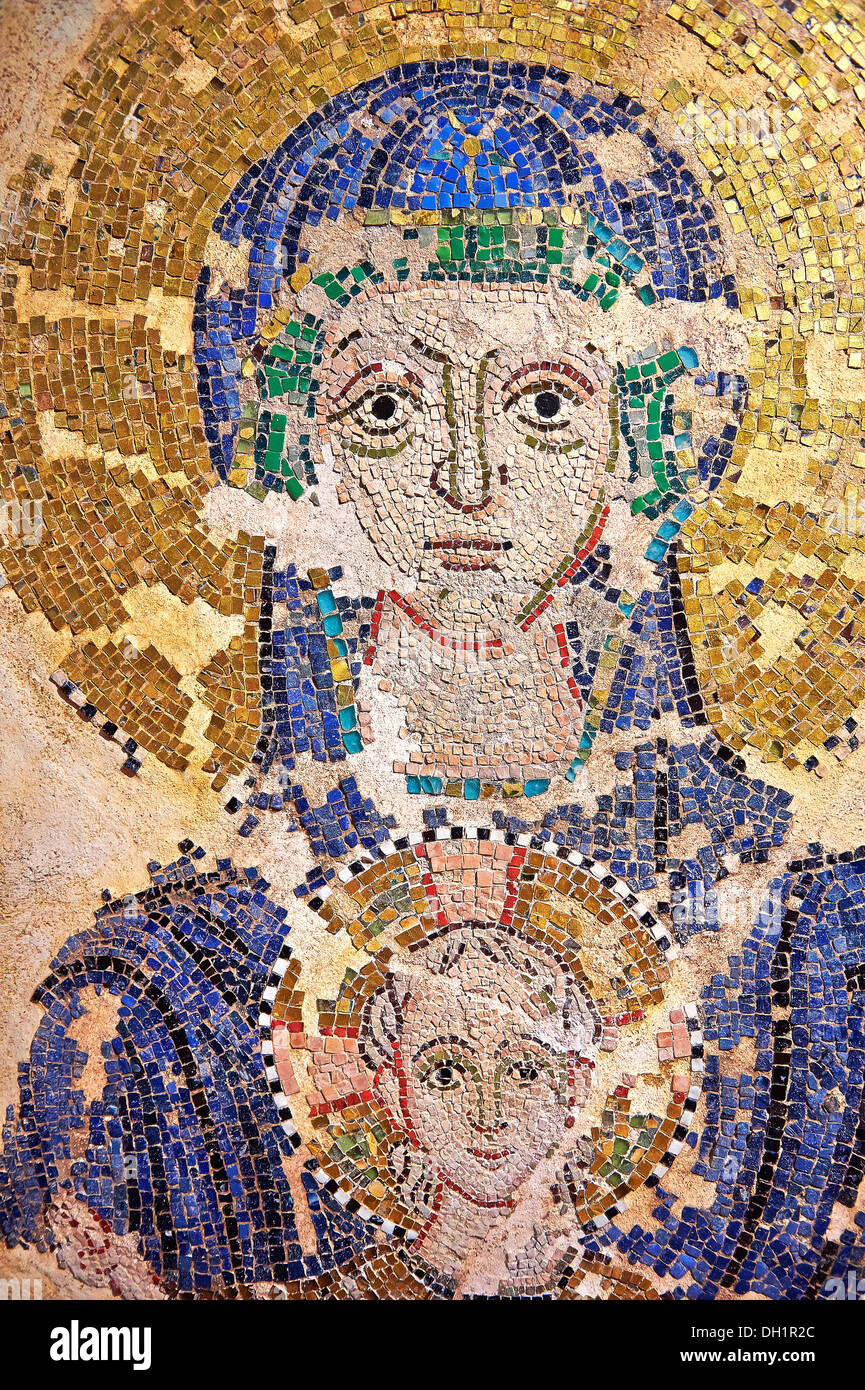 14e siècle Mosaïque de la Vierge Marie et l'enfant à partir de la chapelle de la zen Basilica San Marco ( la Basilique St Marc ) Venise, Itali Banque D'Images