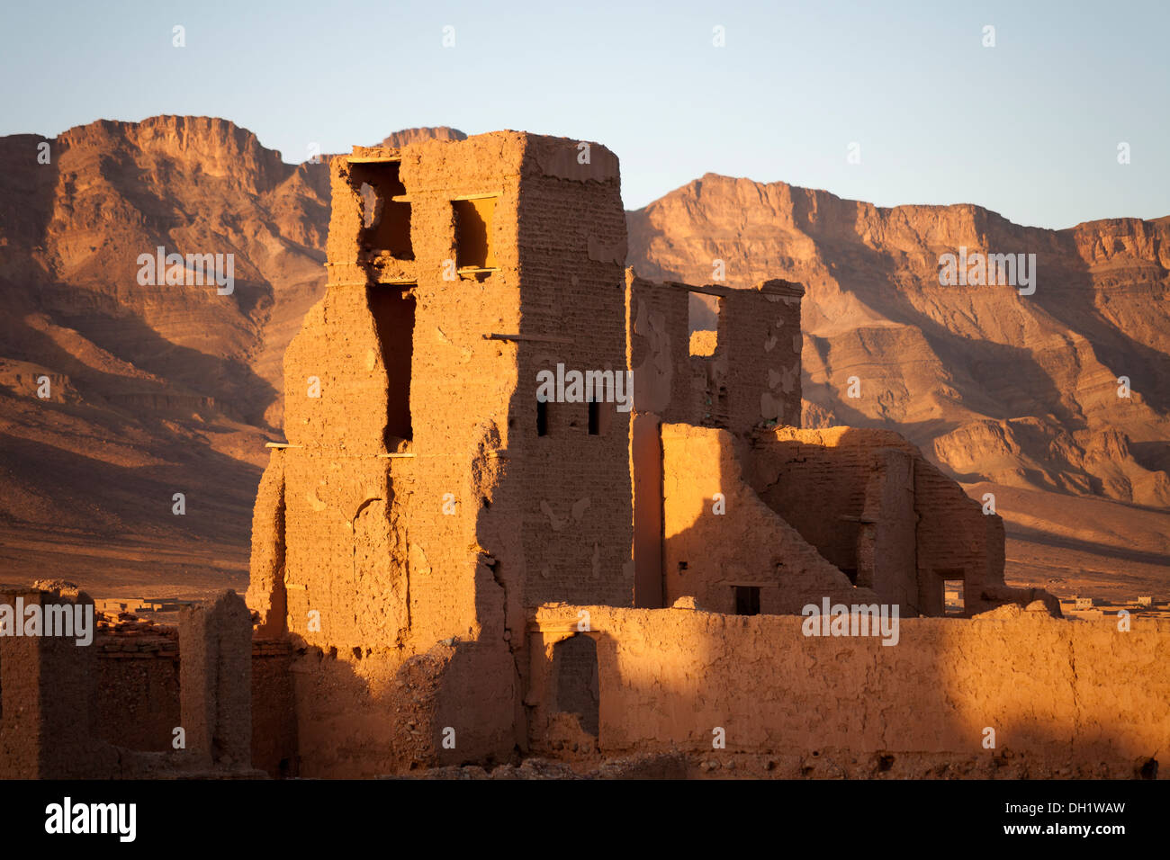 Avis de m'kasbah dans la vallée du Draa près d'Agdz, le sud du Maroc, l'Afrique du Nord Banque D'Images