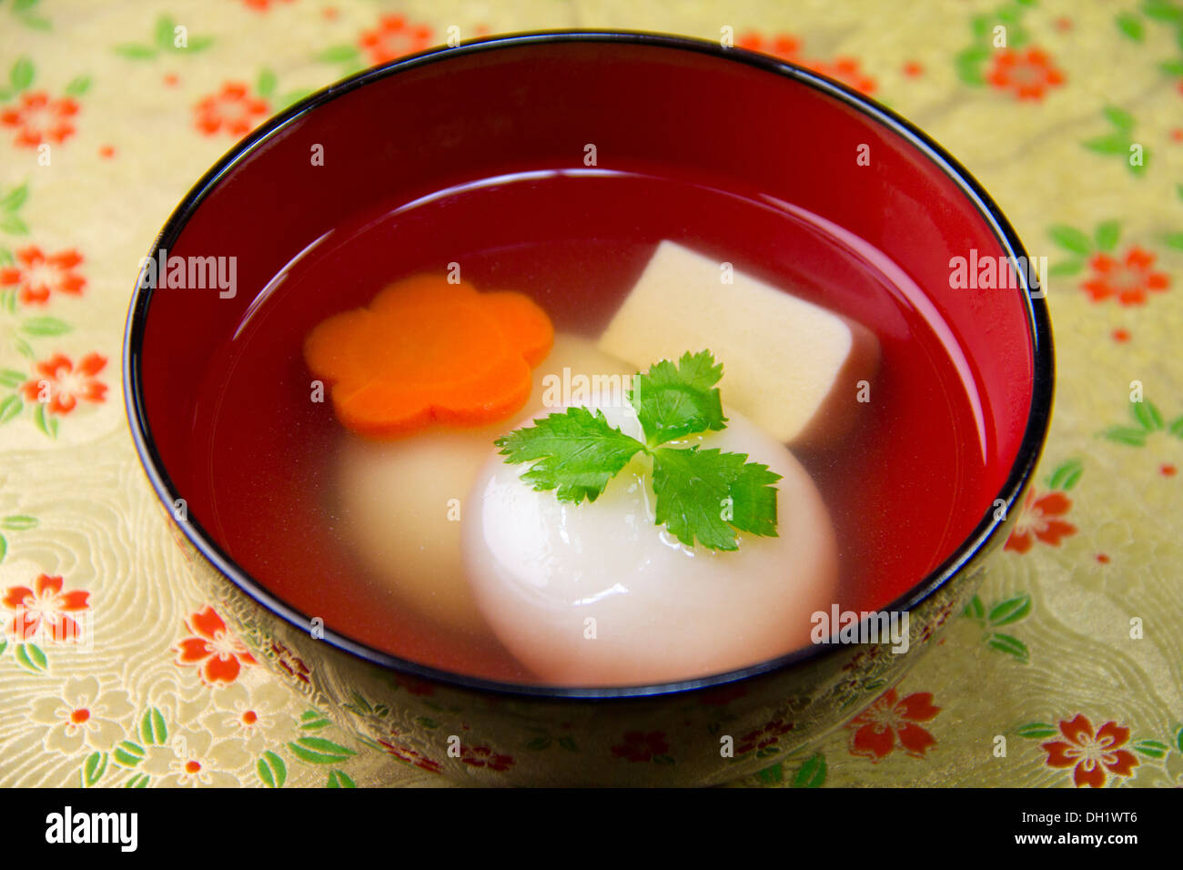 Zoni (soupe japonaise avec des gâteaux de riz) Banque D'Images