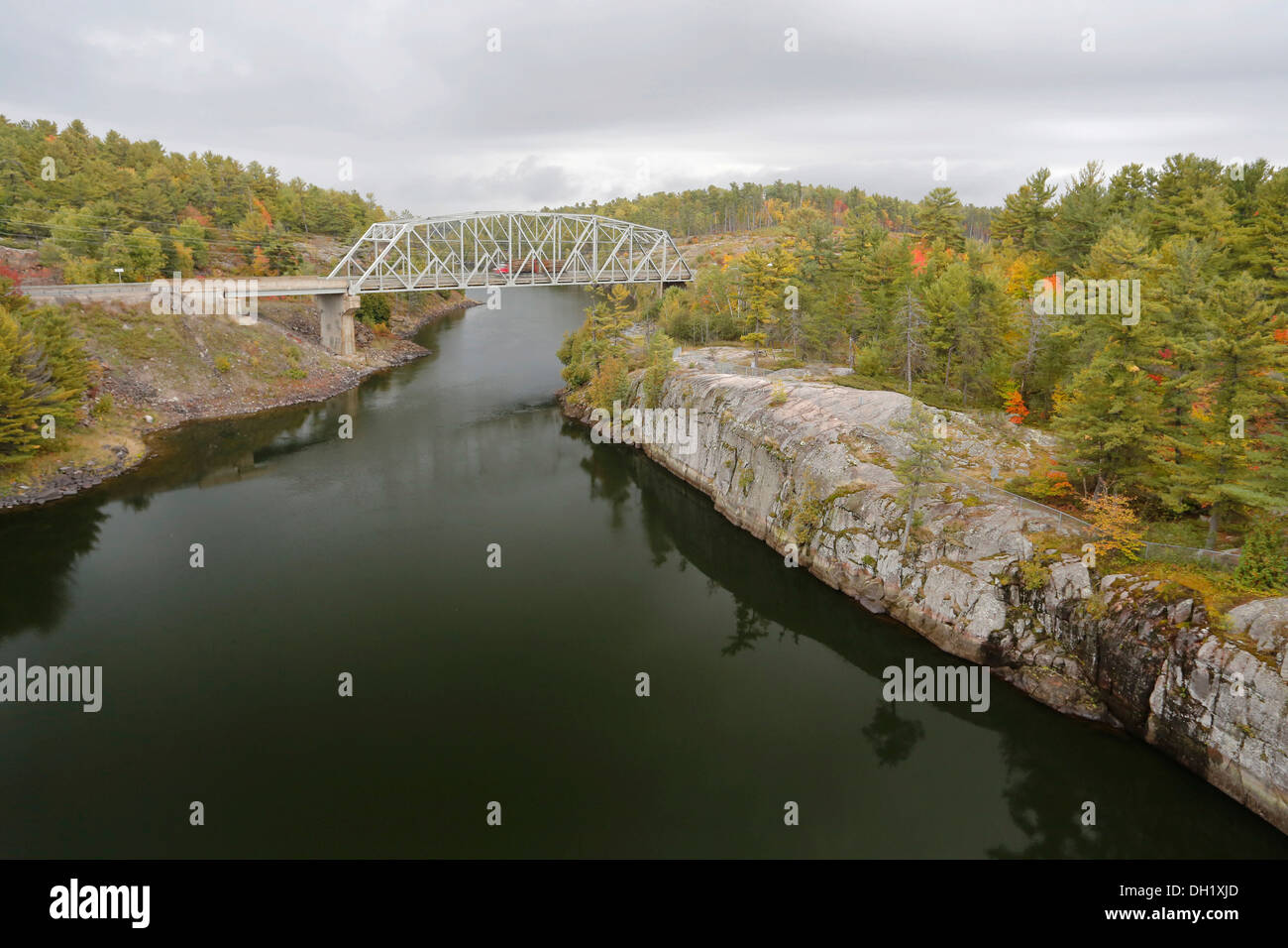 Pont sur la rivière des Français, en Ontario, Canada Banque D'Images