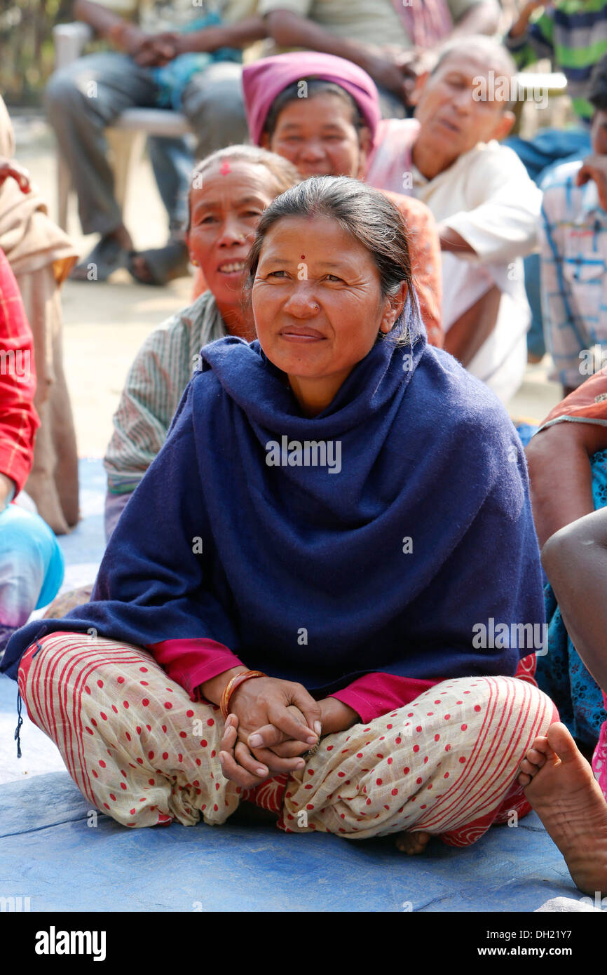 Les femmes prenant part à une assemblée de village, privé près de Birathnagar, région du Teraï, Népal, Asie Banque D'Images