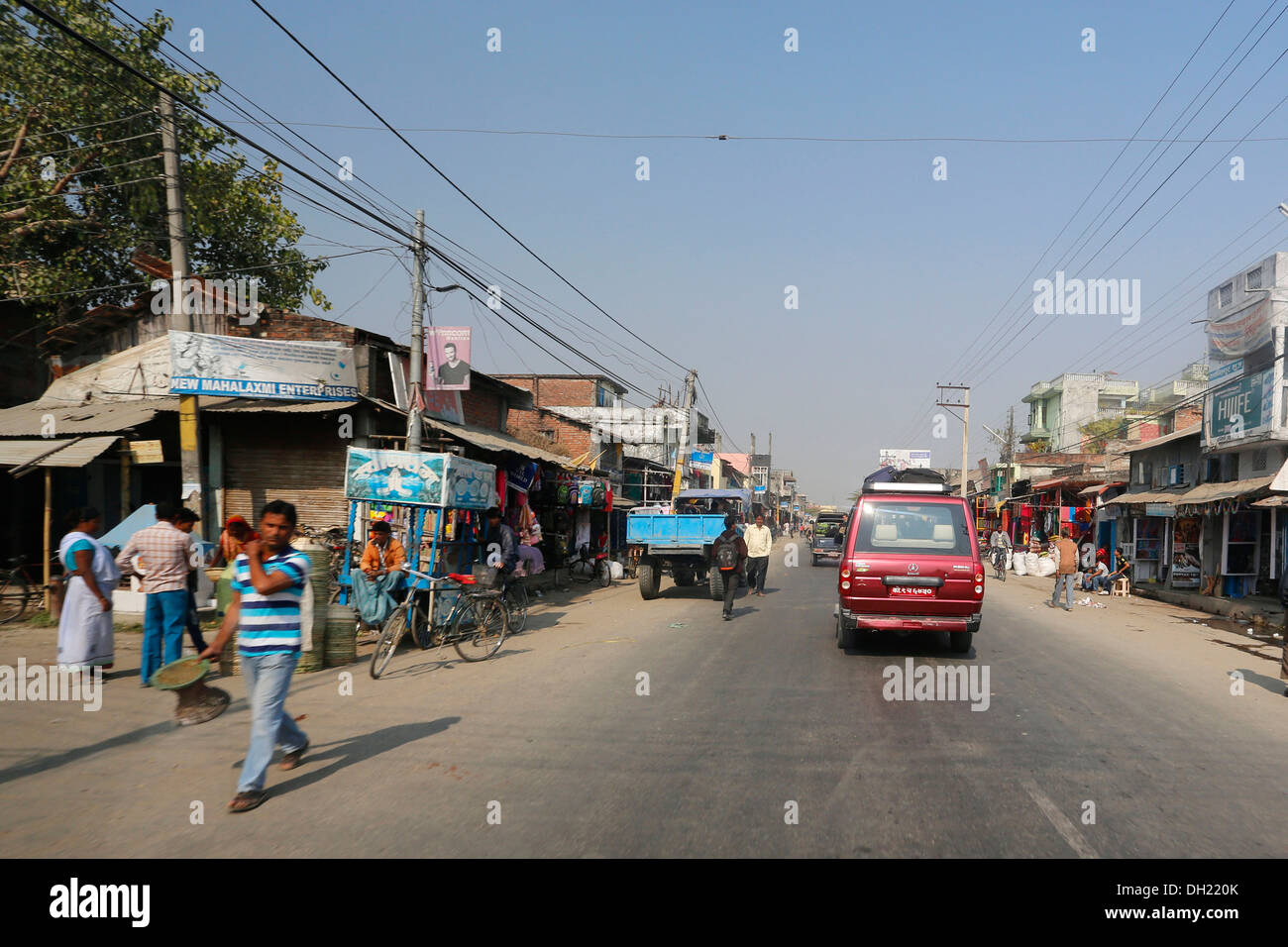 Voyage en voiture à travers la ville de Biratnagar, région du Teraï, Népal, Asie Banque D'Images