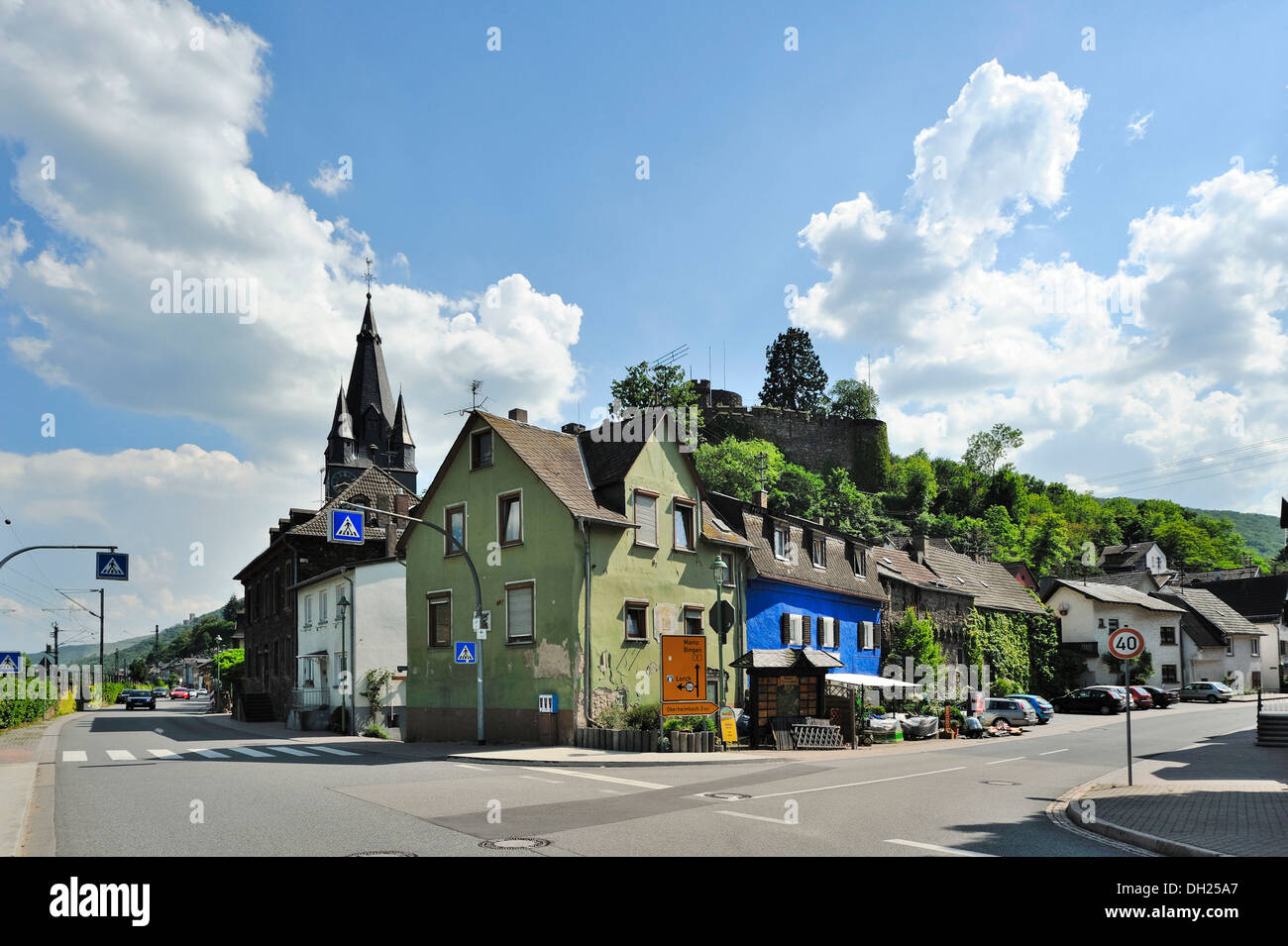 L'église paroissiale de Saint Mariae Himmelfahrt et Heimburg, château Niederheimbach, Vallée du Haut-Rhin moyen Banque D'Images