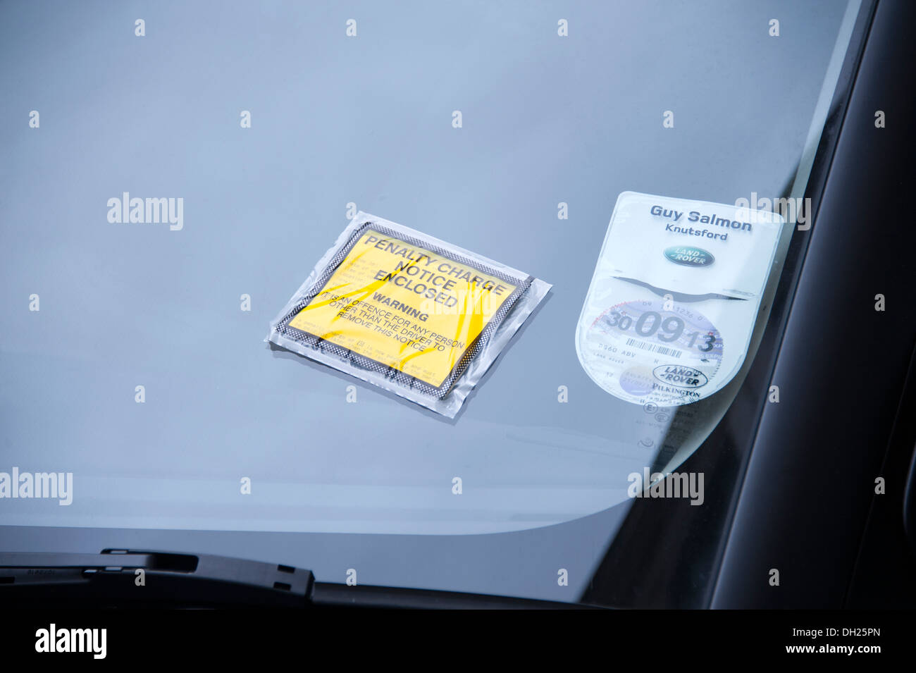 Pare-brise de voiture Avis de sanction fixe FPN Banque D'Images