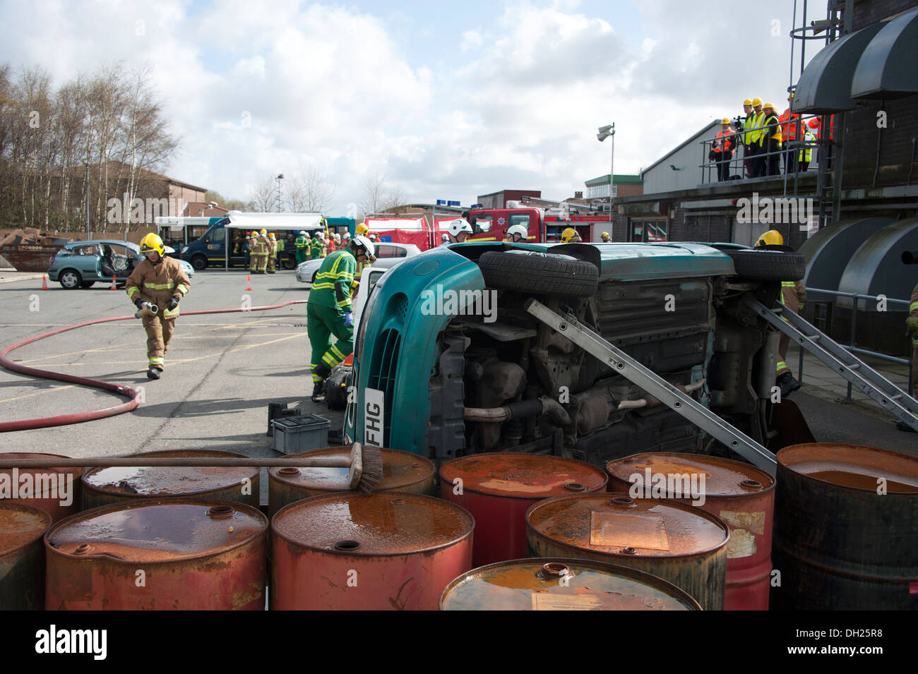 Accident de voiture exercice secours incendie TacEx Banque D'Images