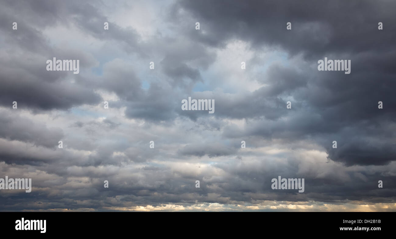 Contexte naturel : ciel d'orage Banque D'Images