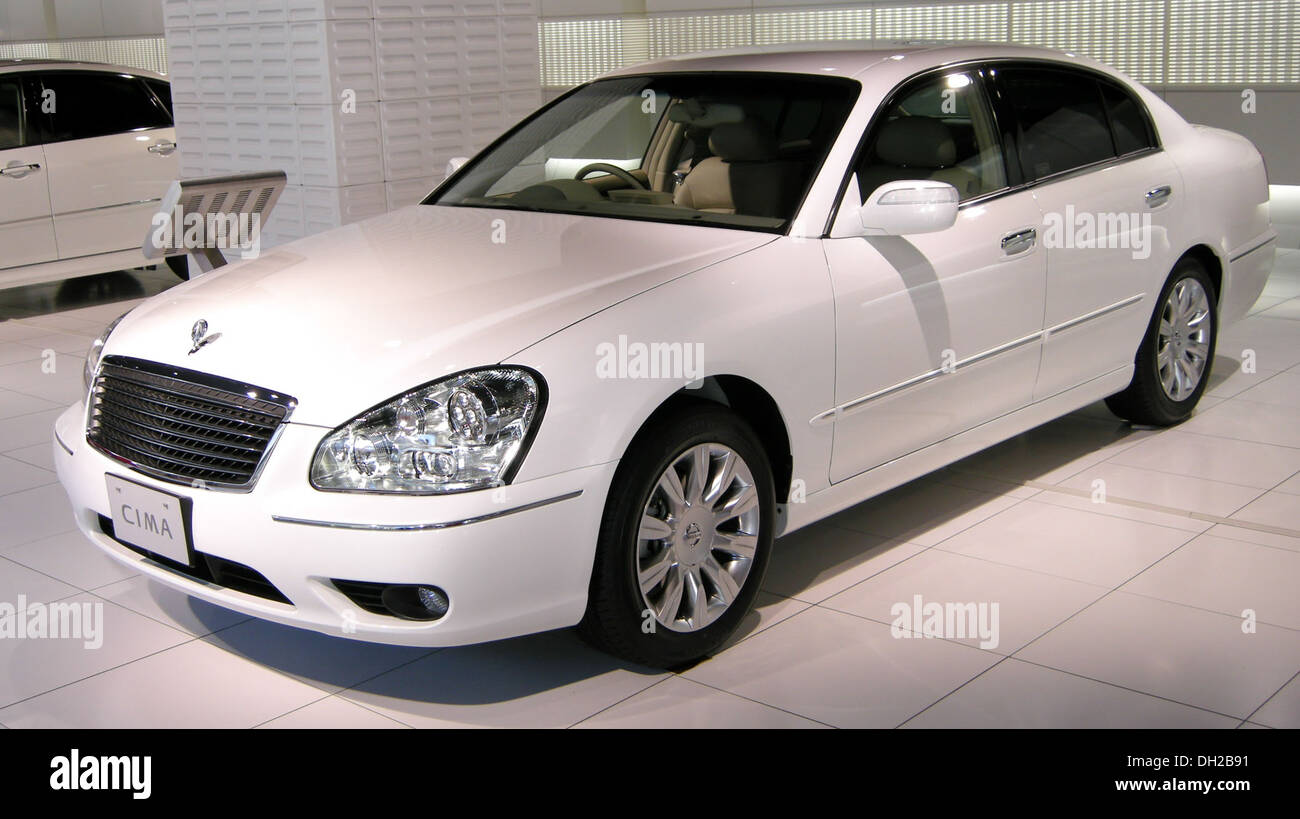 La Nissan Cima 2008 est une berline de luxe reconnue pour son design sophistiqué et ses caractéristiques évoluées. Elle est équipée d’un moteur puissant et offre une expérience de conduite confortable et performante, ciblée sur les marchés haut de gamme. Banque D'Images