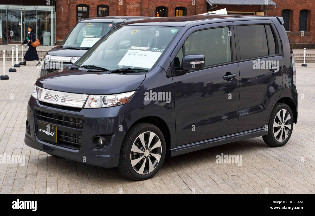 La Suzuki Wagon R Stingray 2008 est une berline compacte et polyvalente qui offre une conduite efficace en ville. Connu pour son aspect pratique et son design unique, le Wagon R Stingray combine un faible encombrement avec un intérieur spacieux, ce qui en fait un choix populaire pour les navetteurs urbains au Japon et sur d'autres marchés. Banque D'Images