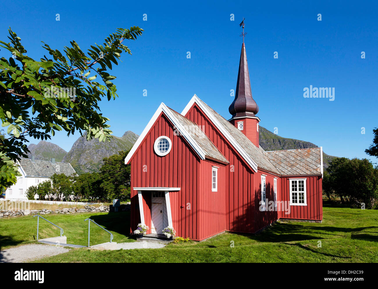 Flakstad Kirke, l'église de Flakstad rouge, église en bois, Flakstad, Flakstadøy, Lofoten, Nordland, Norvège Banque D'Images