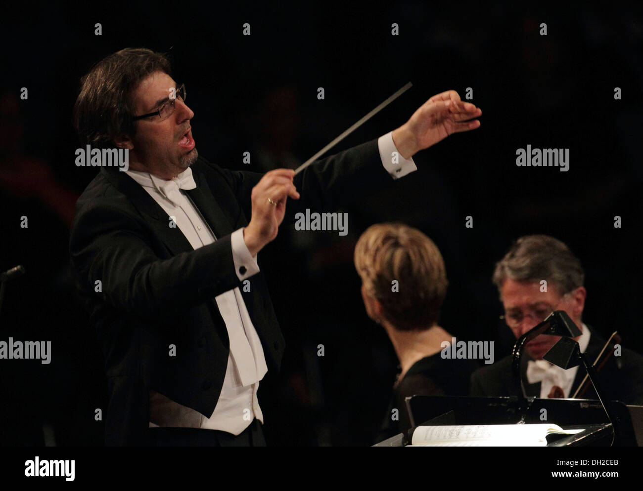 Daniel Raiskin, chef d'orchestre de l'Orchestre philharmonique rhénane, Koblenz, Rhénanie-Palatinat Banque D'Images