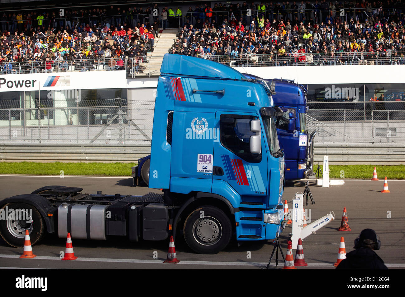 Camions au rendez-vous et d'arrêter le chariot pendant la course Grand Prix 2012, Nürburgring, Rhénanie-Palatinat Banque D'Images