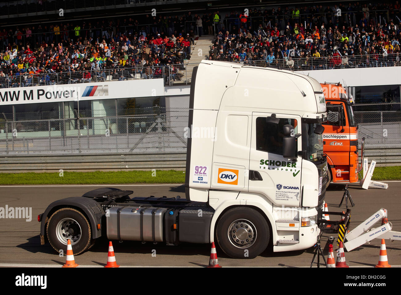 Camions au rendez-vous et d'arrêter le chariot pendant la course Grand Prix 2012, Nürburgring, Rhénanie-Palatinat Banque D'Images