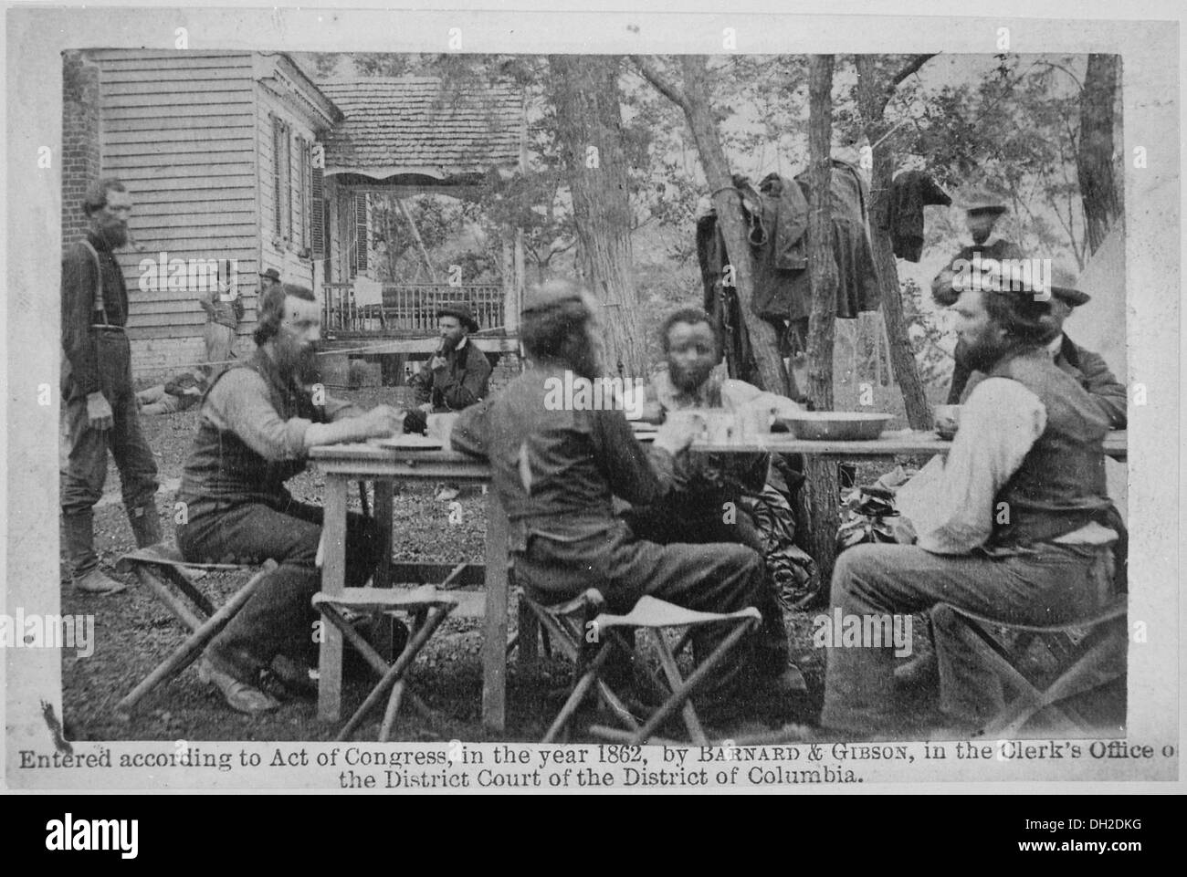Allan Pinkerton, chef des services secrets de McClellan, est photographié avec son équipe près de Cumberland Landing, en Virginie, pendant la guerre de Sécession. Banque D'Images