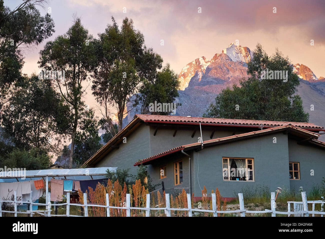 Chalet de montagne dans les Andes, le Pérou, Amérique du Sud Banque D'Images
