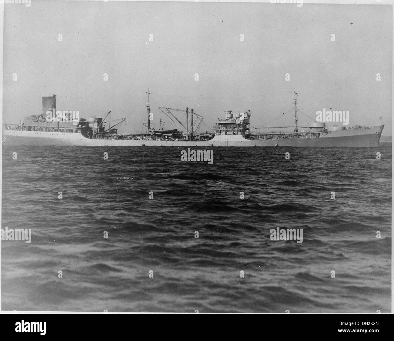 Salamonie (AO26), anciennement la Colombie-Britannique Esso. Oiler. Côté tribord, en cours, 11-07-1941 520823 Banque D'Images