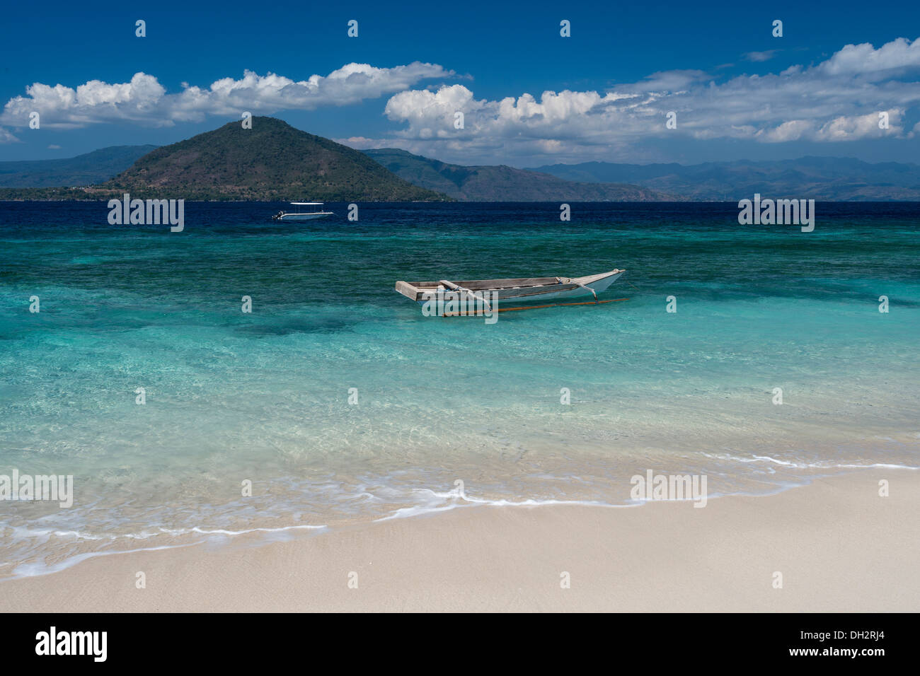 Alor Divers Accueil Beach,, Alor Pantar, archipel des îles de la sonde Lesser, Indonésie Banque D'Images