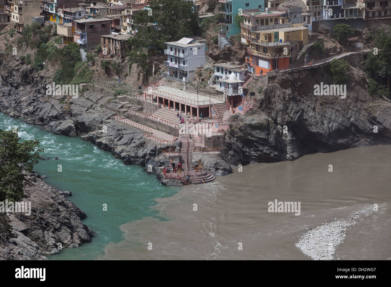 Confluent des rivières Alakananda et Bhagirathi Pauri Garhwal Asie Inde Uttarakhand Banque D'Images