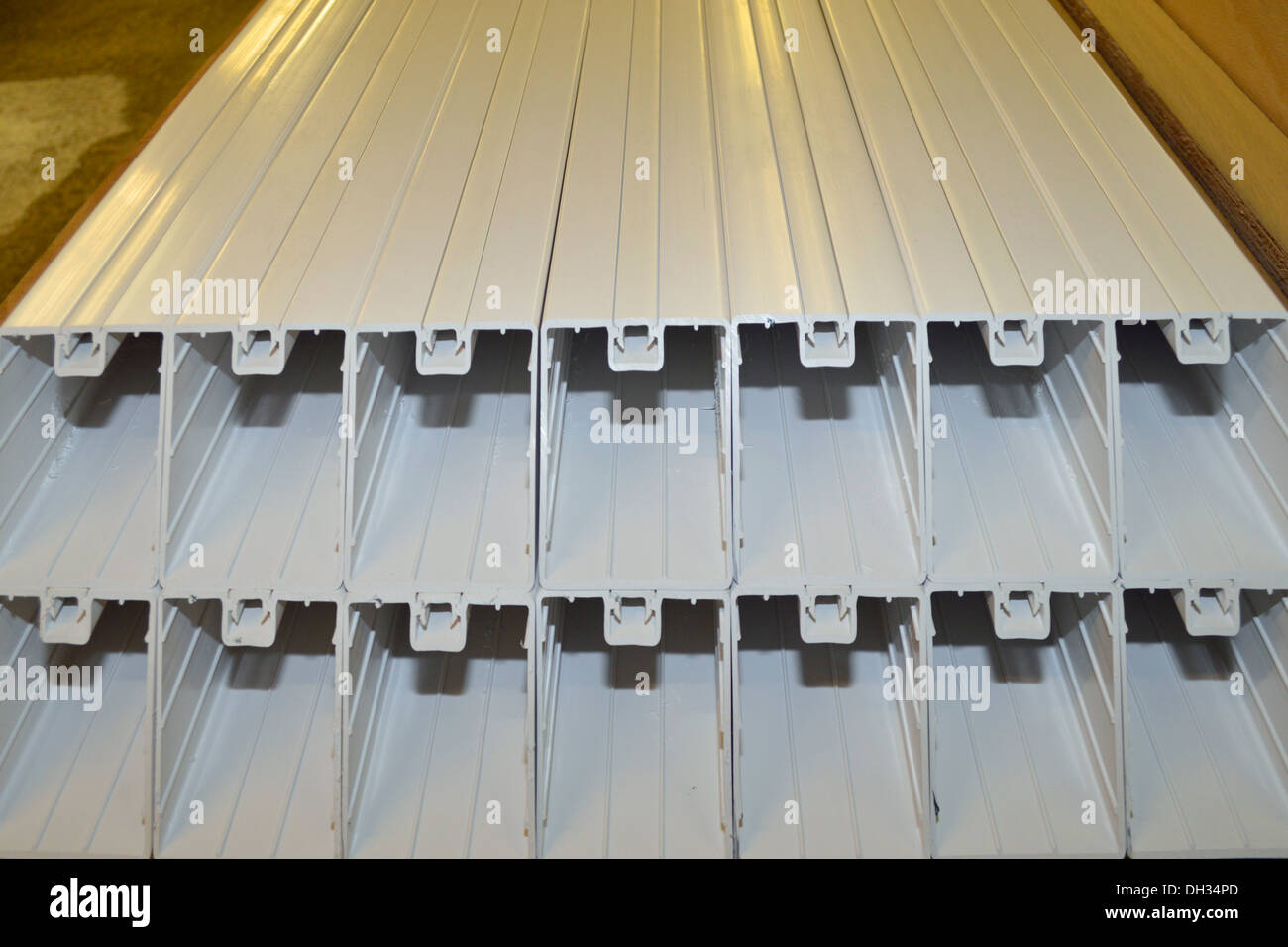 Parties métalliques dans les magasins en attente d'utilisation Banque D'Images