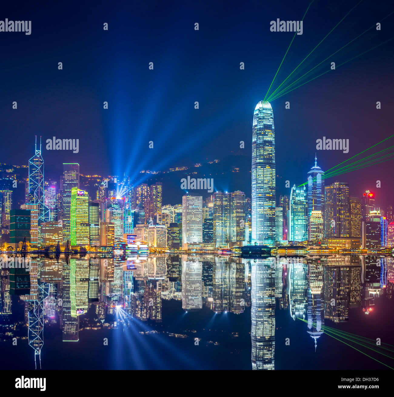Horizon de Hong Kong au port de Victoria. Banque D'Images