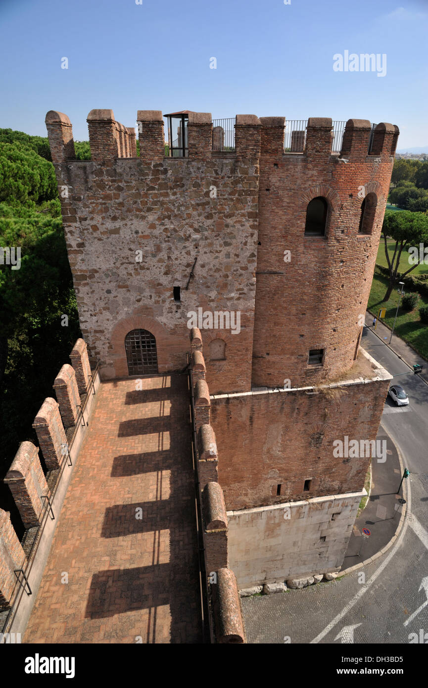 Italie, Rome, murs d'Auréliens, Porta San Sebastiano, Museo delle Mura (Musée des murs), ancienne porte romaine Banque D'Images