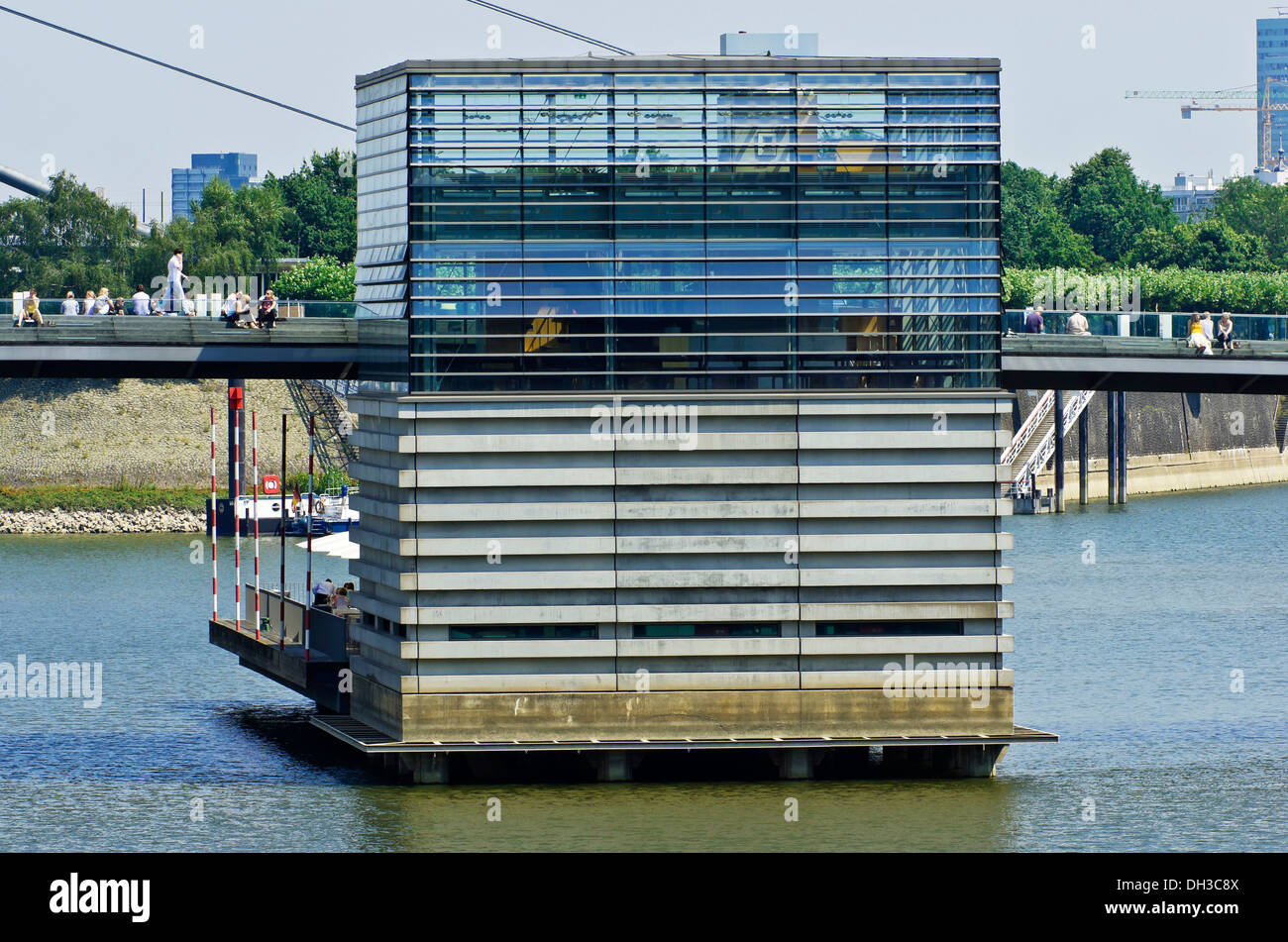 Bridge House en forme de cube, Duesseldorf harbour, Port Medienhafen de Düsseldorf, Rhénanie-du Nord-Westphalie, Rhénanie, Banque D'Images