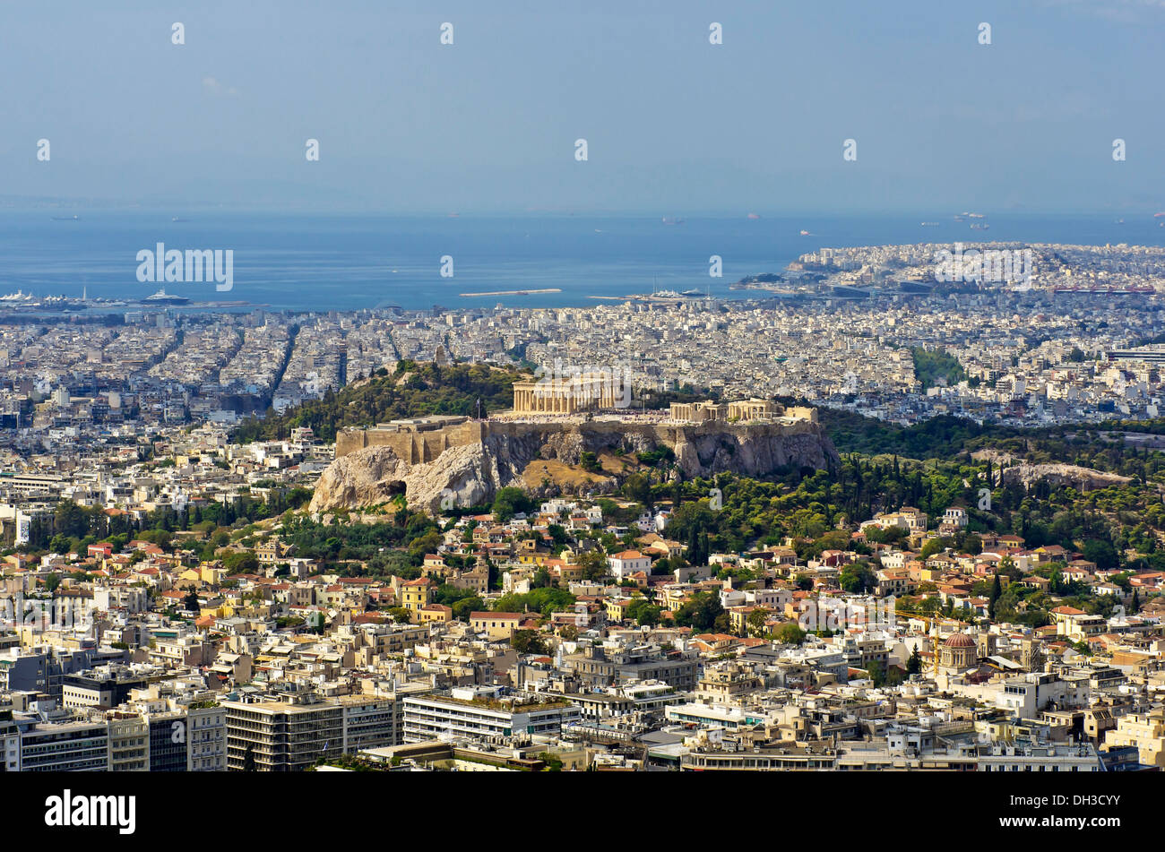 Vue d'Athènes comme vu du Mont Lycabette, l'Acropole à l'arrière, la Grèce, l'Europe Banque D'Images