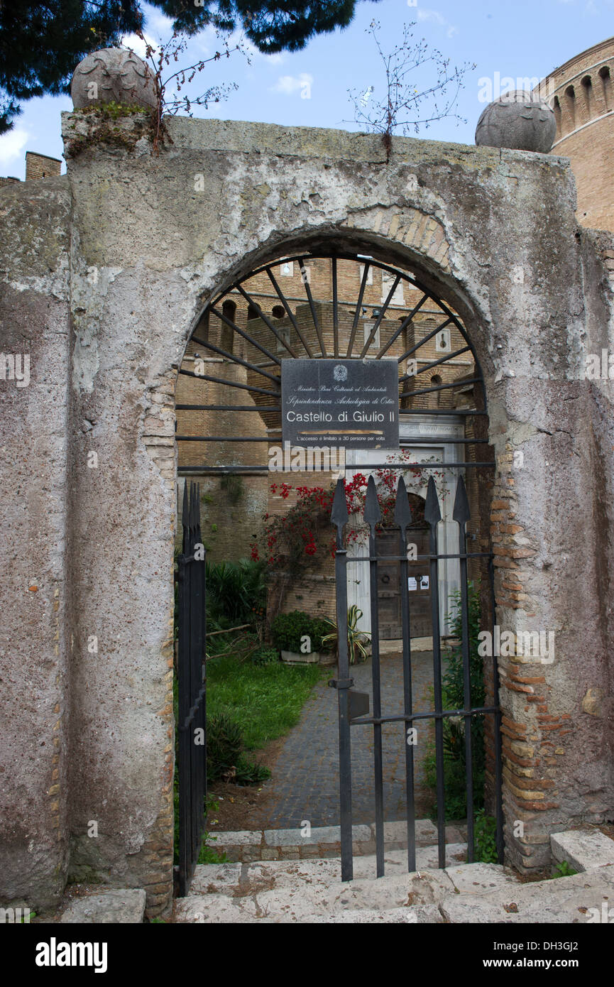 L'Italie. Europa. Latium. Ostia Antica Roma Château Pape Giulio II Banque D'Images