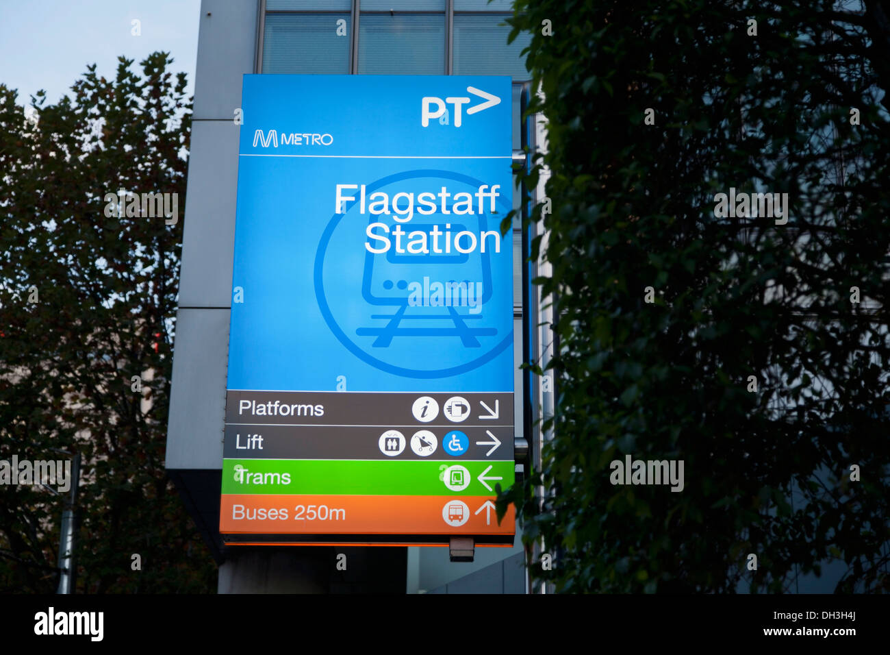 La station de métro signe. Flagstaff Station. Melbourne, Victoria. L'Australie. Banque D'Images