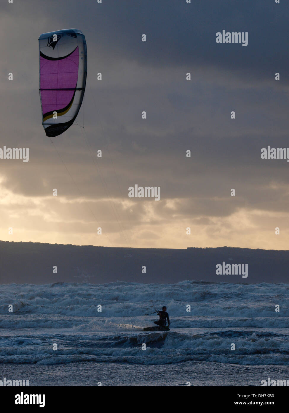 Kite Surf d'hiver, Westward Ho !, Devon, UK Banque D'Images