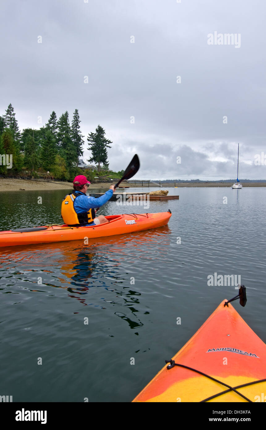 Kayak dans le Puget Sound Washington Seal Vaugh Bay Banque D'Images