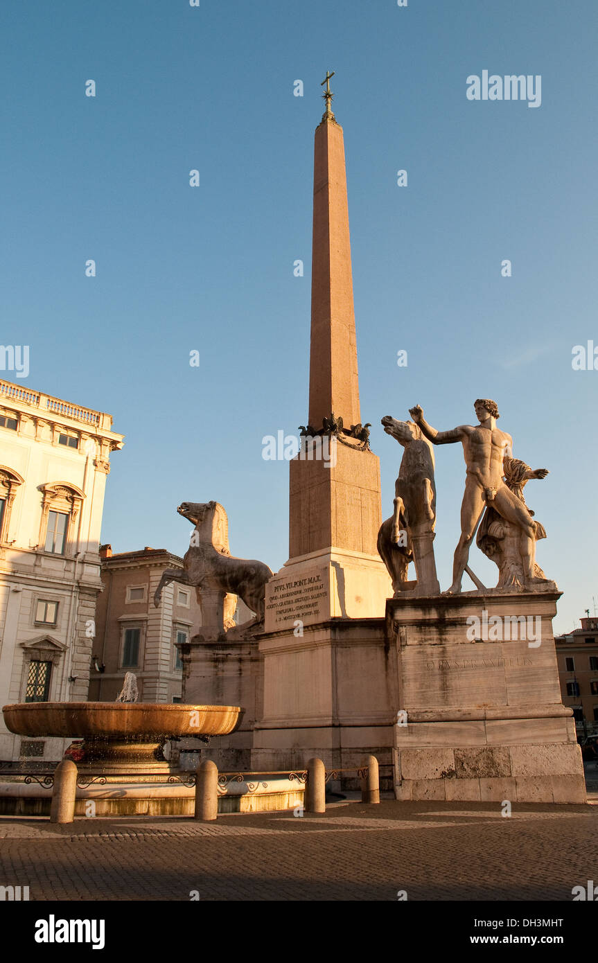 Fontaine de l'obélisque et de Castor et Pollux sur la place du Quirinal, Rome, Italie Banque D'Images