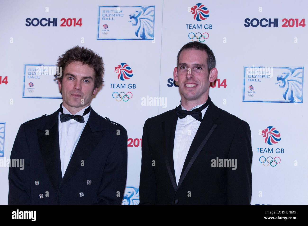 Londres, Royaume-Uni. 30Th Nov, 2013. Tim Baillie (gauche) &AMP ; Etienne Stott arrivent à la British Olympic Bal à l'hôtel The Dorchester, Park Lane. Credit : Action Plus Sport/Alamy Live News Banque D'Images